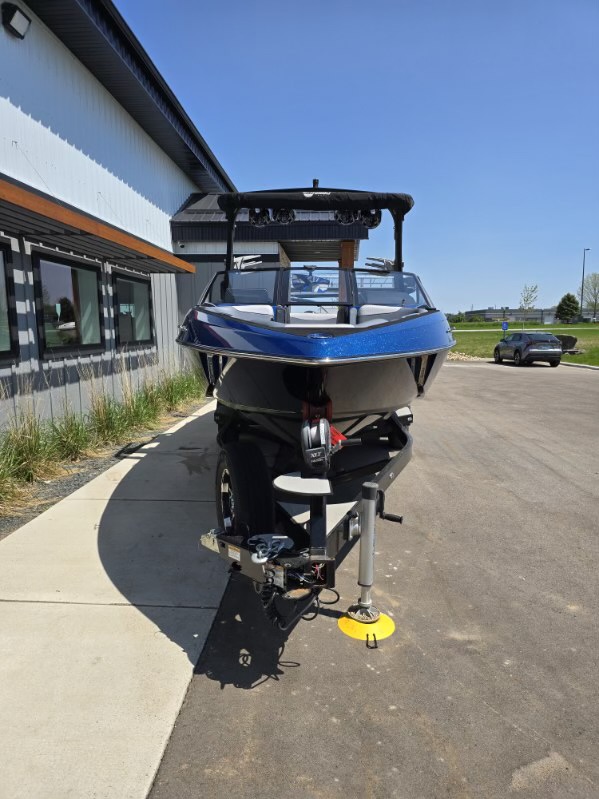 Malibu LSV 25ft 2018 Icon